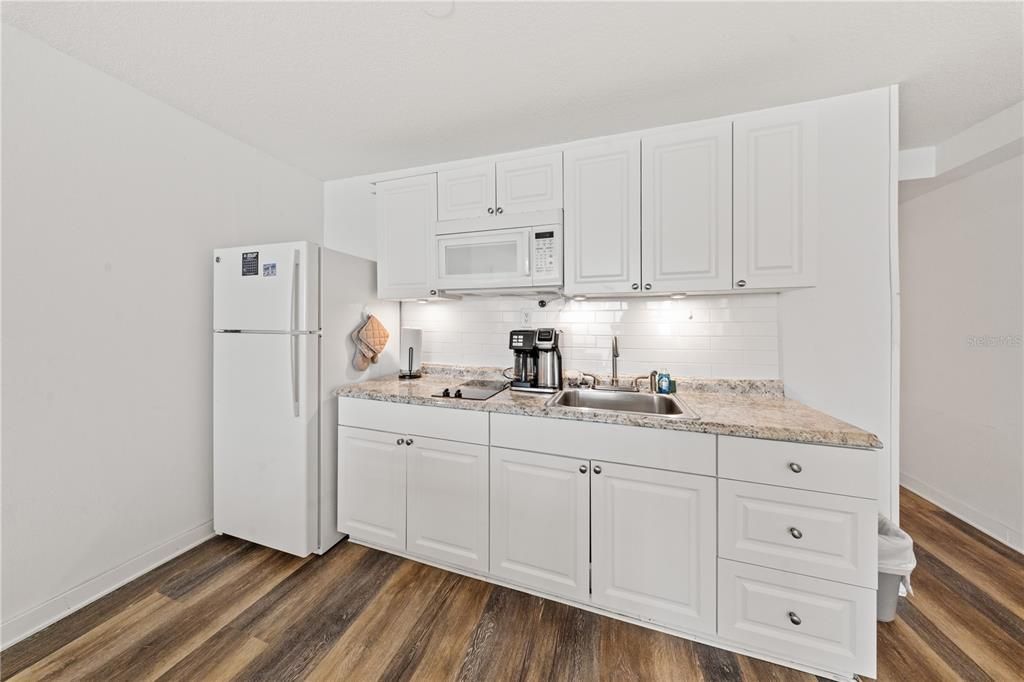 For Sale: $150,000 (0 beds, 1 baths, 543 Square Feet)