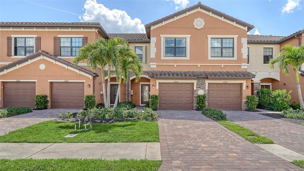En Venta: $279,000 (3 camas, 2 baños, 1950 Pies cuadrados)