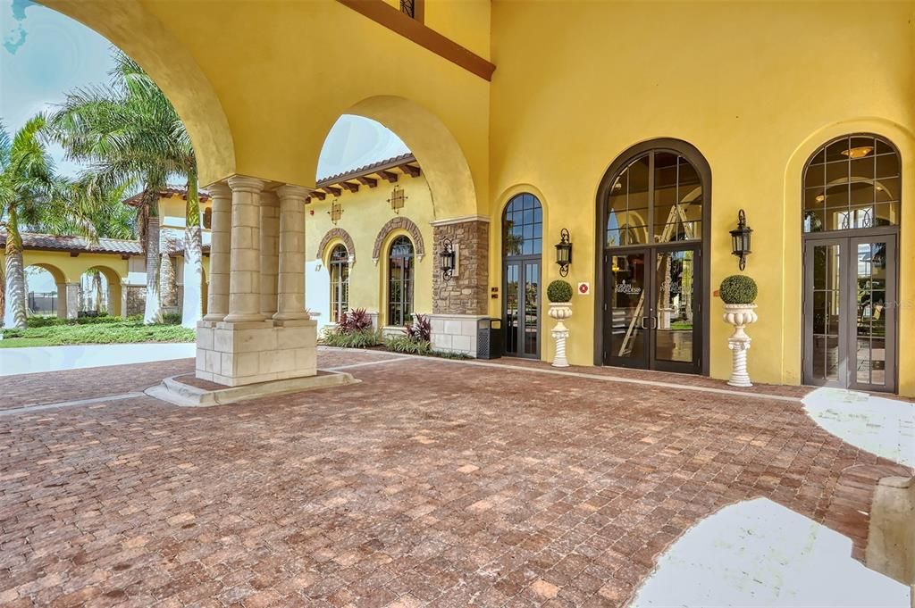 En Venta: $279,000 (3 camas, 2 baños, 1950 Pies cuadrados)