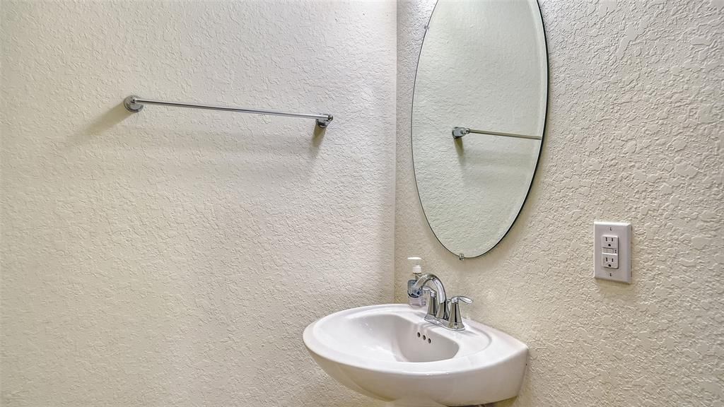 En Venta: $279,000 (3 camas, 2 baños, 1950 Pies cuadrados)