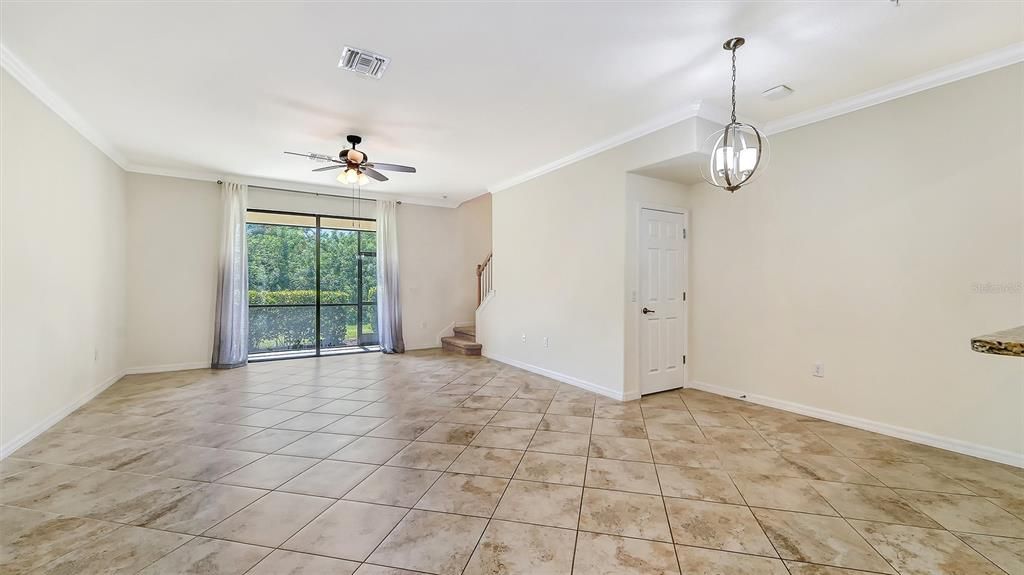 En Venta: $279,000 (3 camas, 2 baños, 1950 Pies cuadrados)