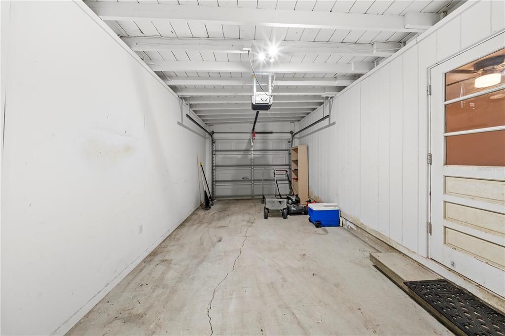 For Sale: $215,000 (2 beds, 2 baths, 1050 Square Feet)