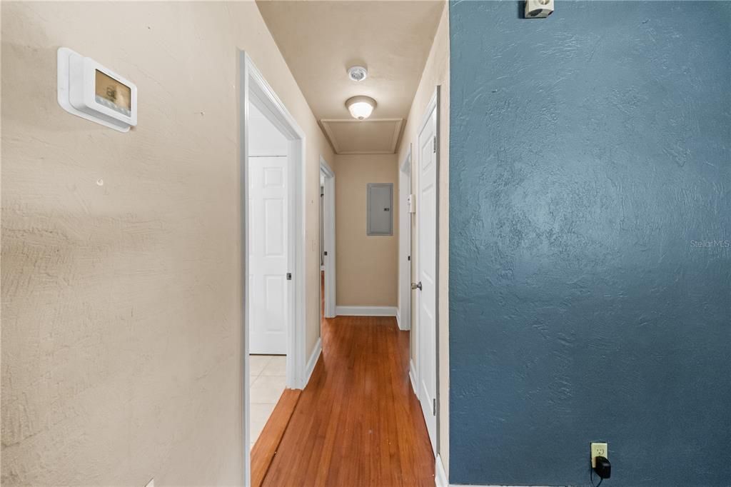 For Sale: $215,000 (2 beds, 2 baths, 1050 Square Feet)