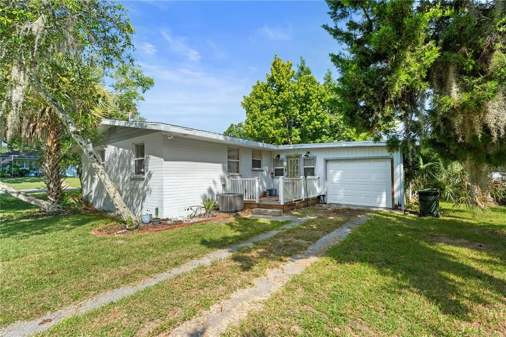 For Sale: $215,000 (2 beds, 2 baths, 1050 Square Feet)