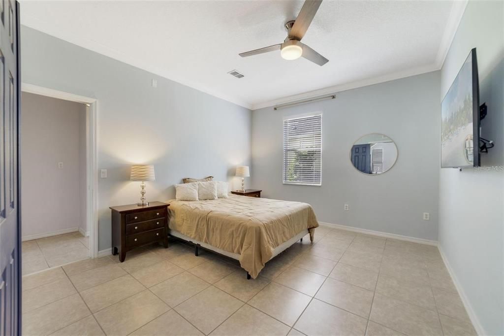 For Rent: $3,990 (5 beds, 3 baths, 3279 Square Feet)