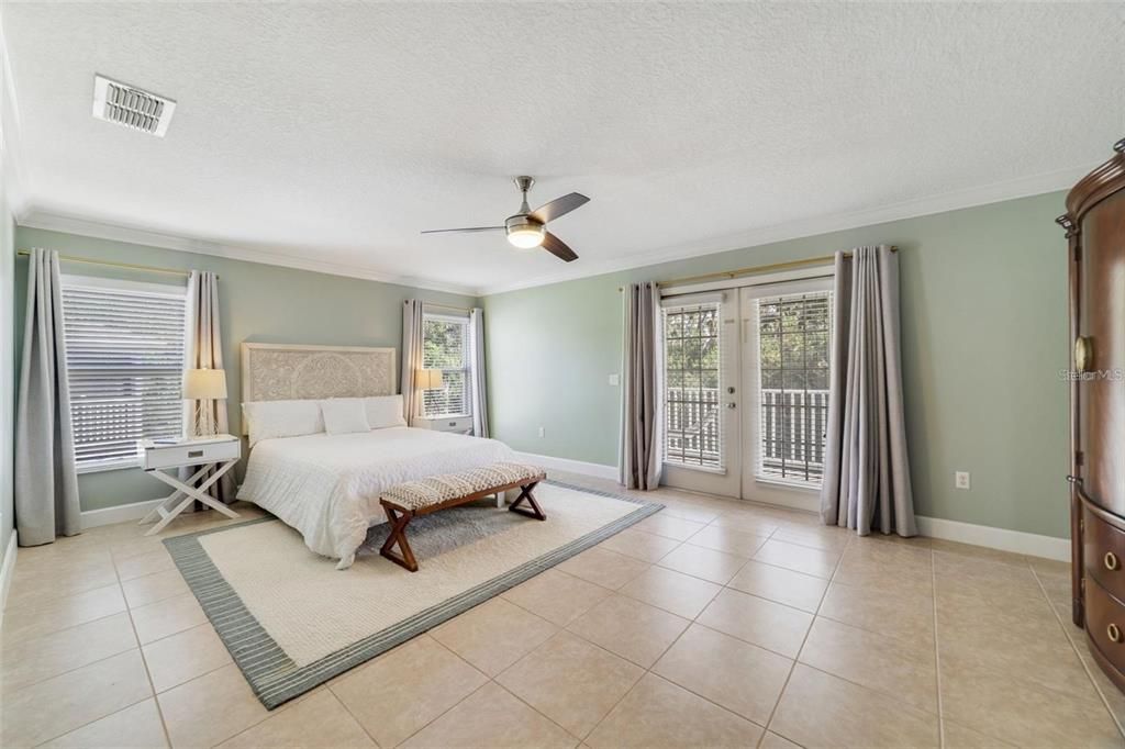 For Rent: $3,990 (5 beds, 3 baths, 3279 Square Feet)