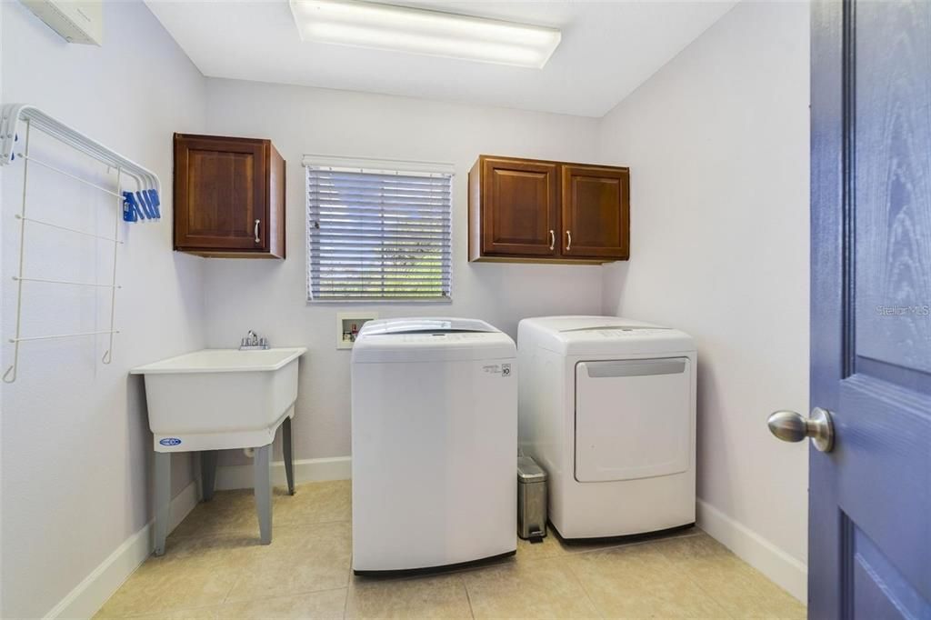For Rent: $3,990 (5 beds, 3 baths, 3279 Square Feet)