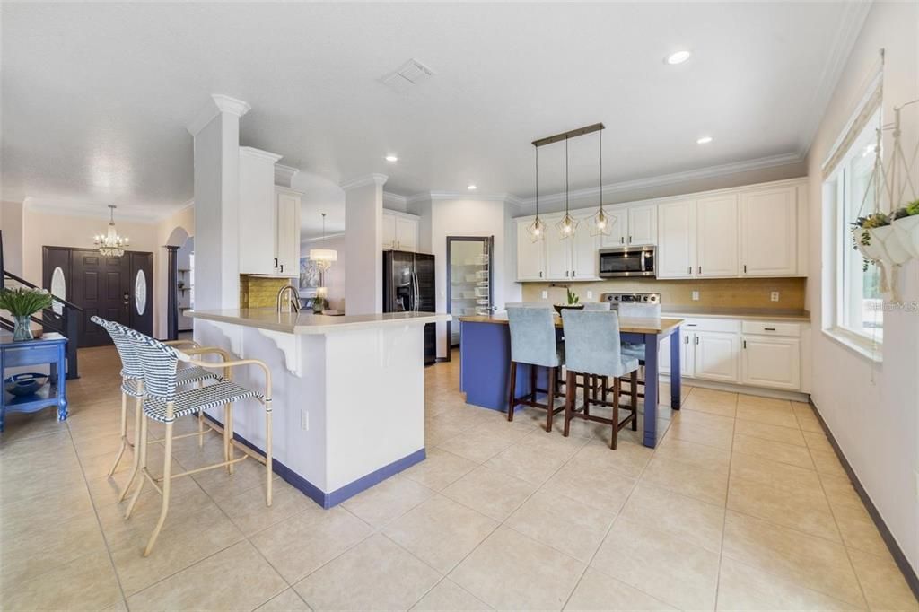 For Rent: $3,990 (5 beds, 3 baths, 3279 Square Feet)