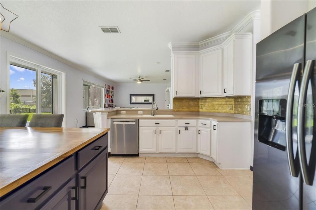 For Rent: $3,990 (5 beds, 3 baths, 3279 Square Feet)