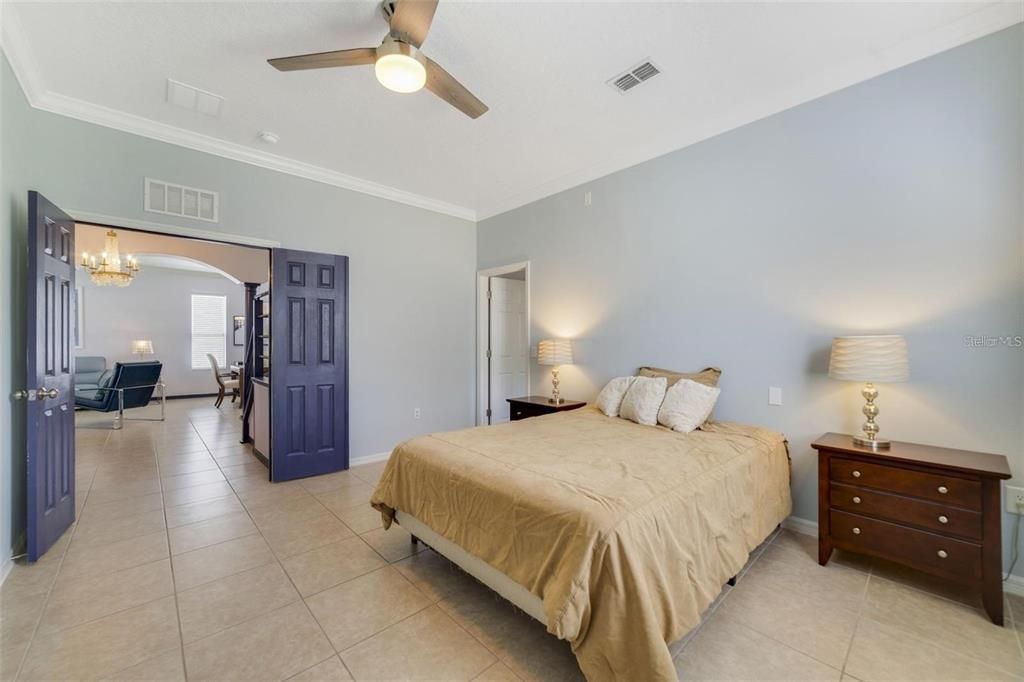 For Rent: $3,990 (5 beds, 3 baths, 3279 Square Feet)