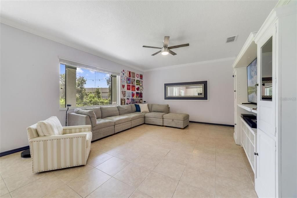 For Rent: $3,990 (5 beds, 3 baths, 3279 Square Feet)