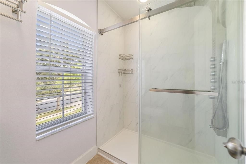 For Rent: $3,990 (5 beds, 3 baths, 3279 Square Feet)