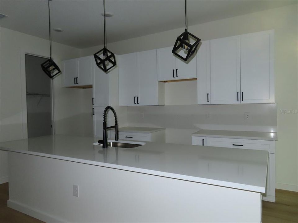 For Sale: $405,000 (4 beds, 2 baths, 1705 Square Feet)