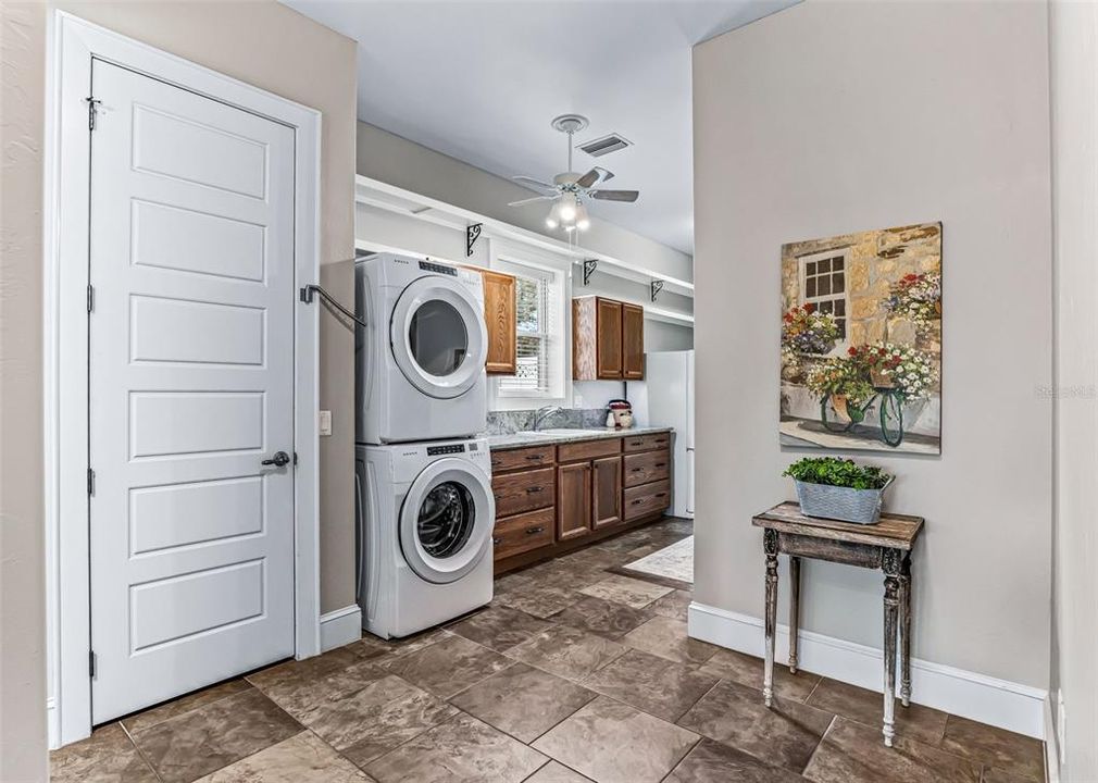 待售: $1,200,000 (4 贝兹, 4 浴室, 3632 平方英尺)