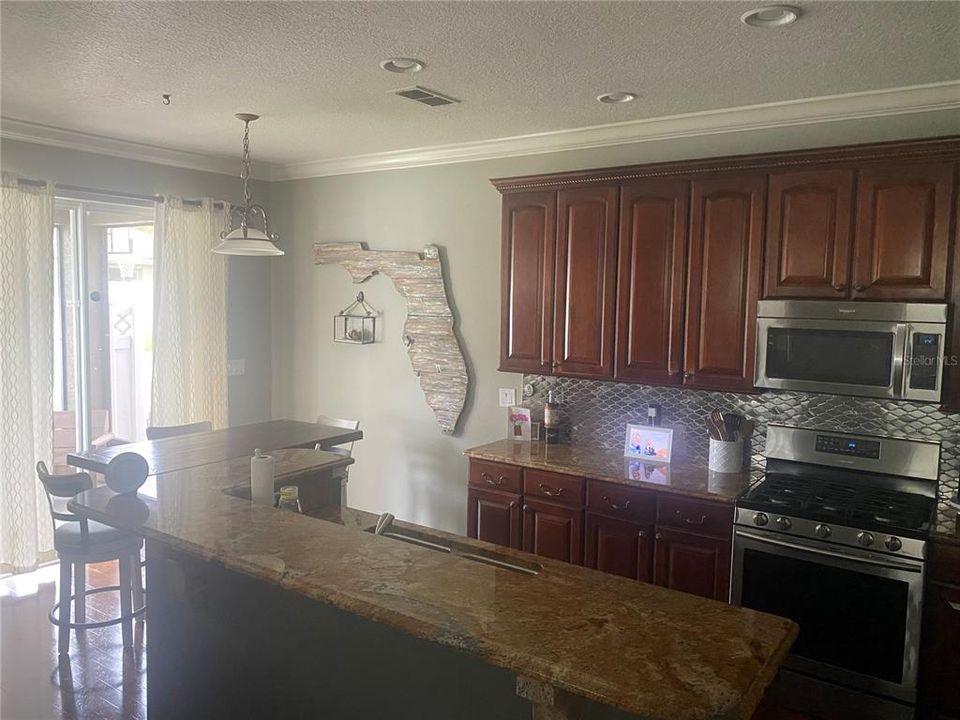For Sale: $515,000 (5 beds, 3 baths, 2530 Square Feet)