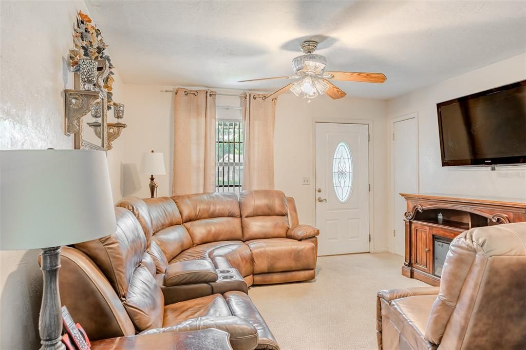 For Sale: $225,000 (3 beds, 1 baths, 960 Square Feet)