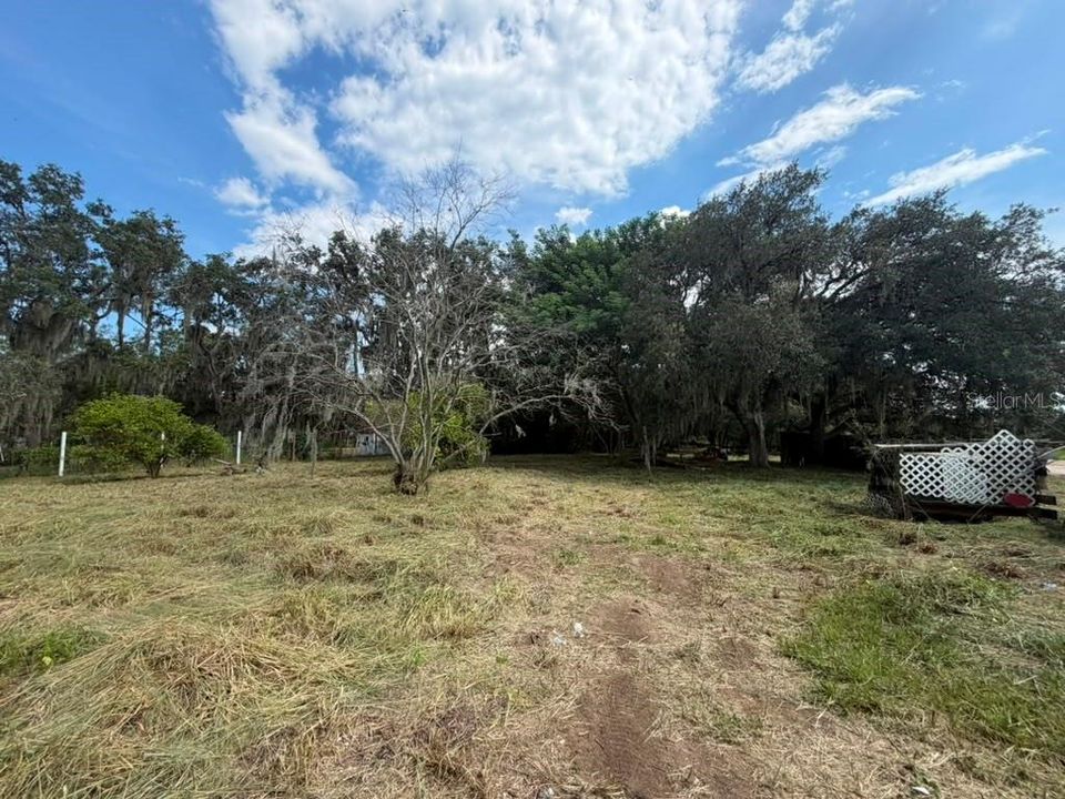 На продажу: $29,900 (1.27 acres)