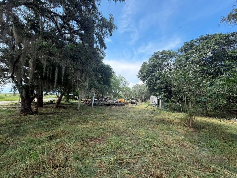 На продажу: $29,900 (1.27 acres)