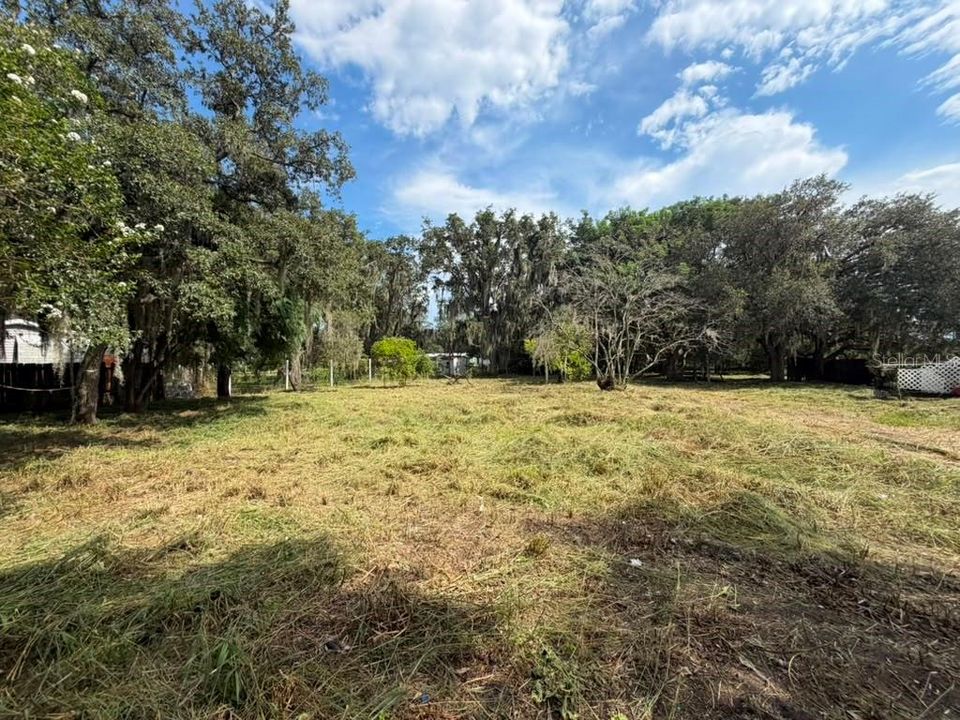 На продажу: $29,900 (1.27 acres)