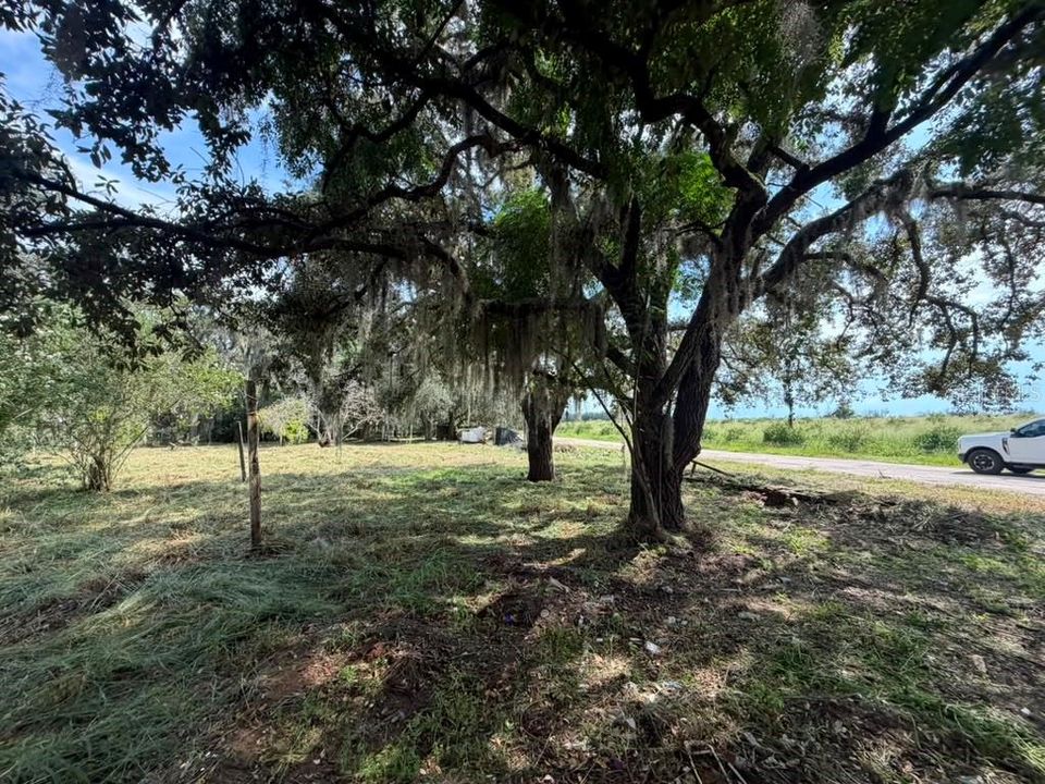На продажу: $29,900 (1.27 acres)