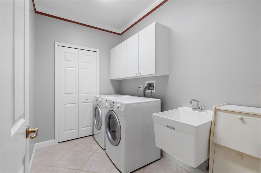 For Sale: $829,000 (4 beds, 3 baths, 3039 Square Feet)