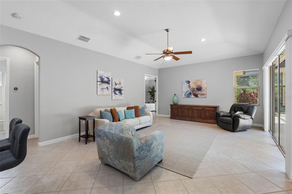 For Sale: $829,000 (4 beds, 3 baths, 3039 Square Feet)