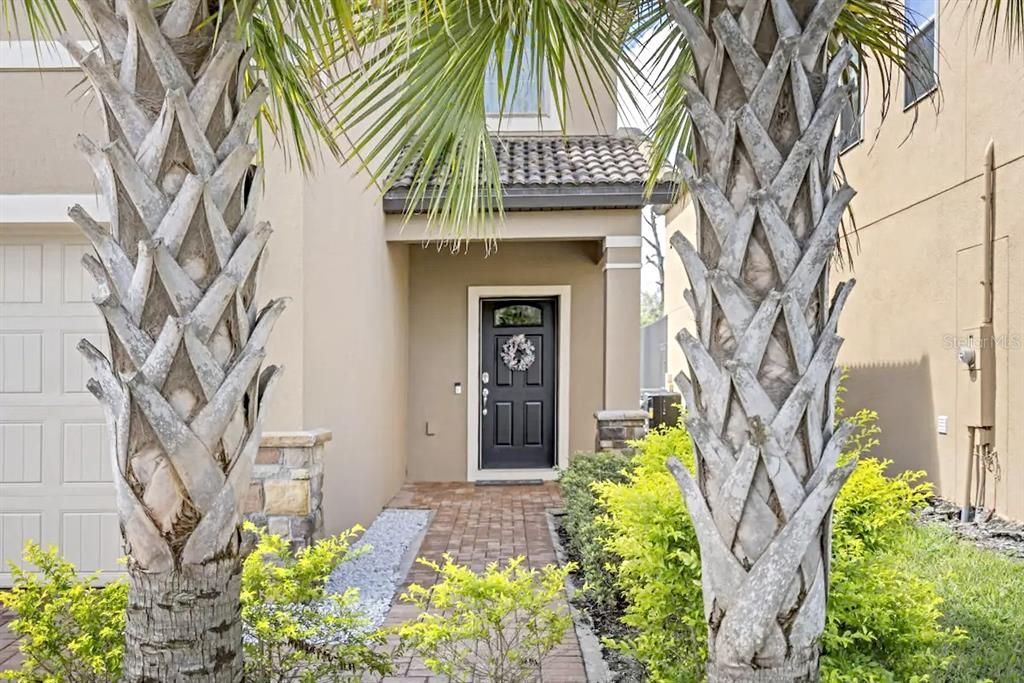 For Sale: $660,000 (5 beds, 5 baths, 2587 Square Feet)