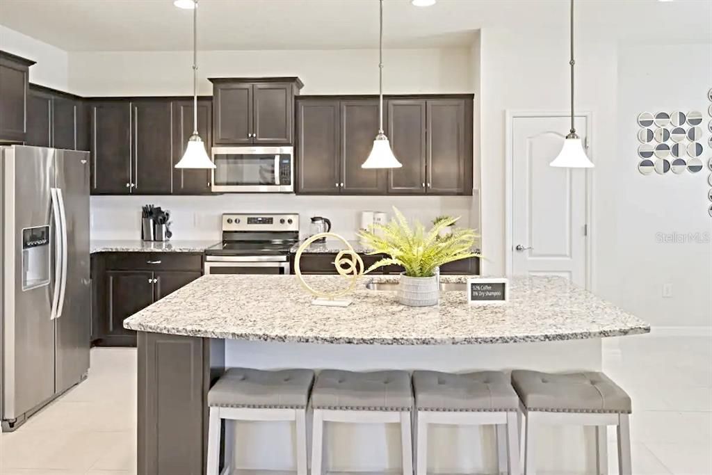 For Sale: $660,000 (5 beds, 5 baths, 2587 Square Feet)