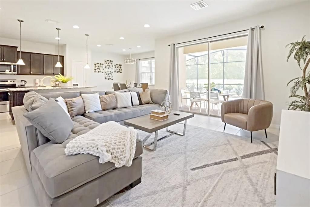 For Sale: $660,000 (5 beds, 5 baths, 2587 Square Feet)