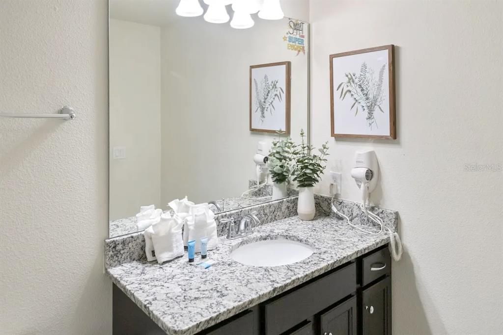 For Sale: $660,000 (5 beds, 5 baths, 2587 Square Feet)