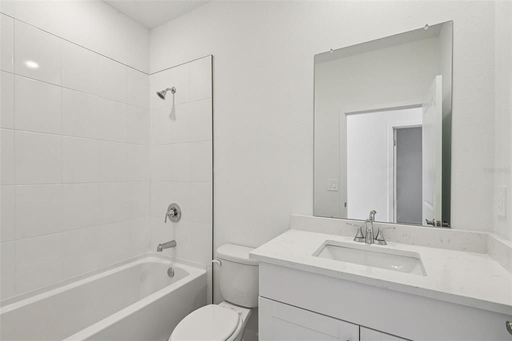 На продажу: $348,990 (3 спален, 2 ванн, 1692 Квадратных фут)