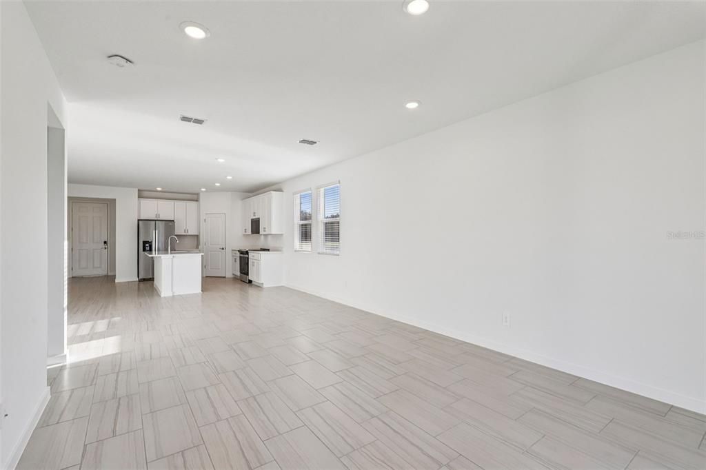 На продажу: $348,990 (3 спален, 2 ванн, 1692 Квадратных фут)