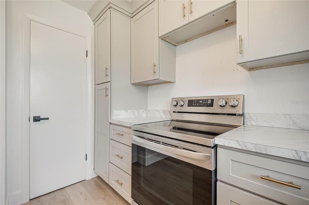 For Sale: $350,000 (3 beds, 2 baths, 1126 Square Feet)