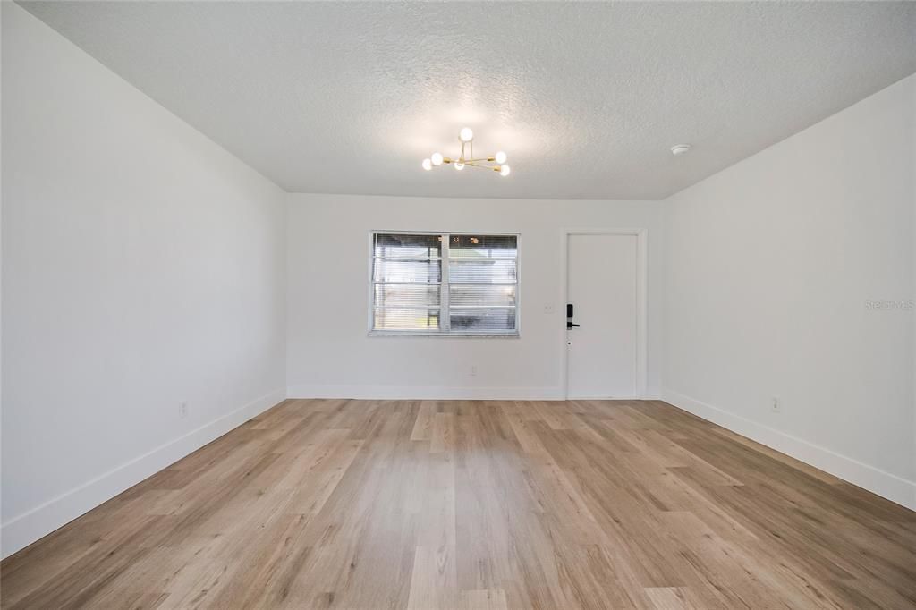 For Sale: $350,000 (3 beds, 2 baths, 1126 Square Feet)