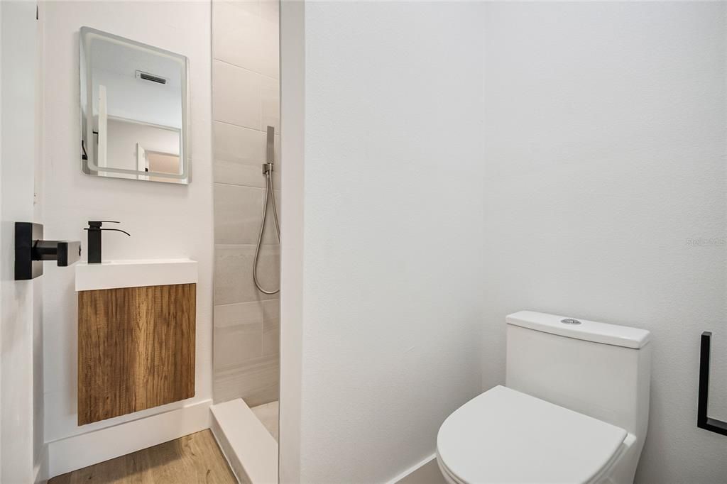 For Sale: $350,000 (3 beds, 2 baths, 1126 Square Feet)