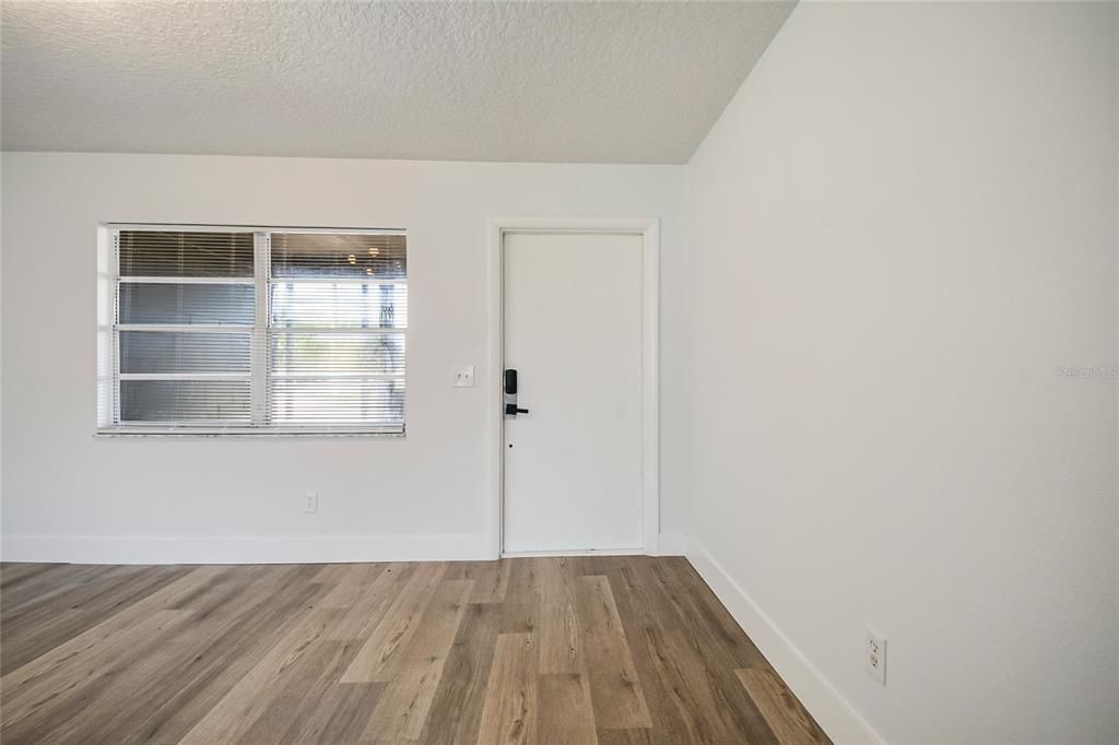 For Sale: $350,000 (3 beds, 2 baths, 1126 Square Feet)