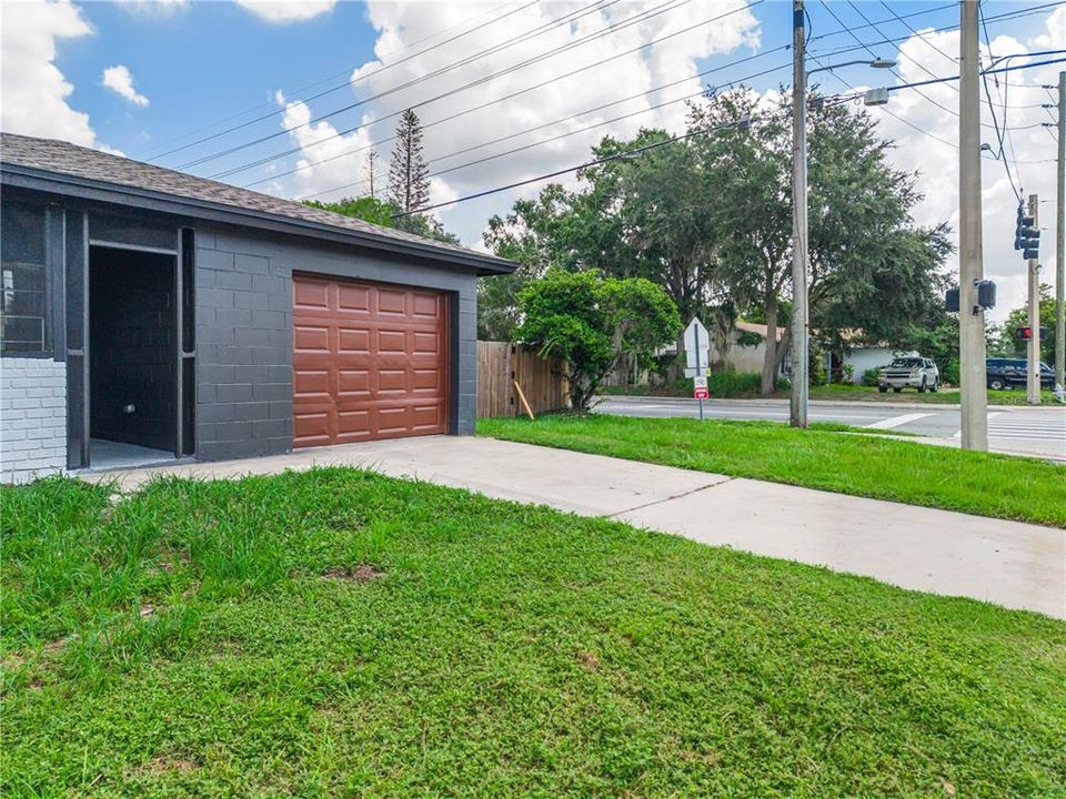 For Sale: $350,000 (3 beds, 2 baths, 1126 Square Feet)
