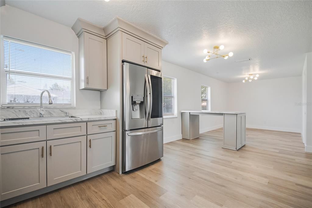 For Sale: $350,000 (3 beds, 2 baths, 1126 Square Feet)