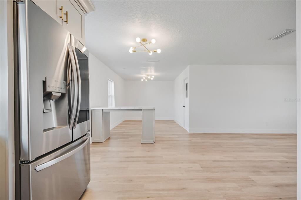 For Sale: $350,000 (3 beds, 2 baths, 1126 Square Feet)