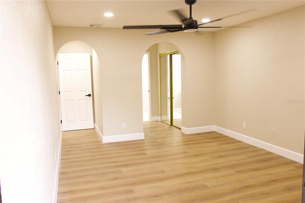 For Sale: $170,000 (2 beds, 2 baths, 1123 Square Feet)