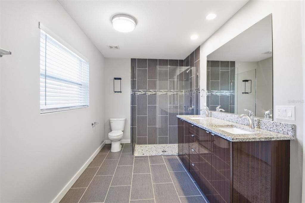 For Sale: $510,000 (4 beds, 2 baths, 1739 Square Feet)
