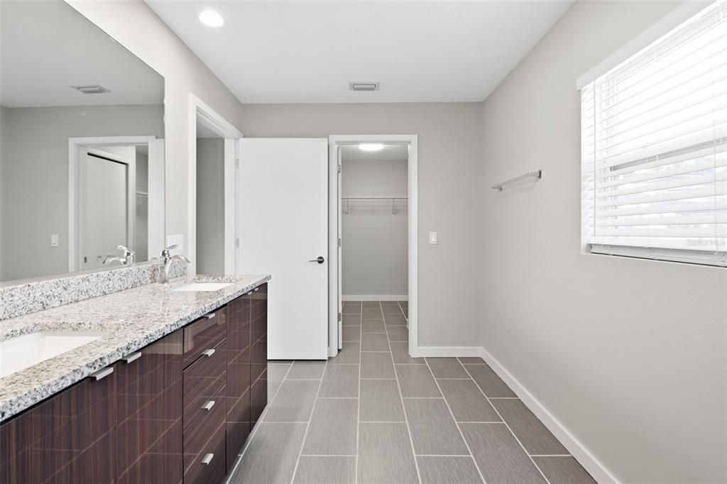 For Sale: $510,000 (4 beds, 2 baths, 1739 Square Feet)