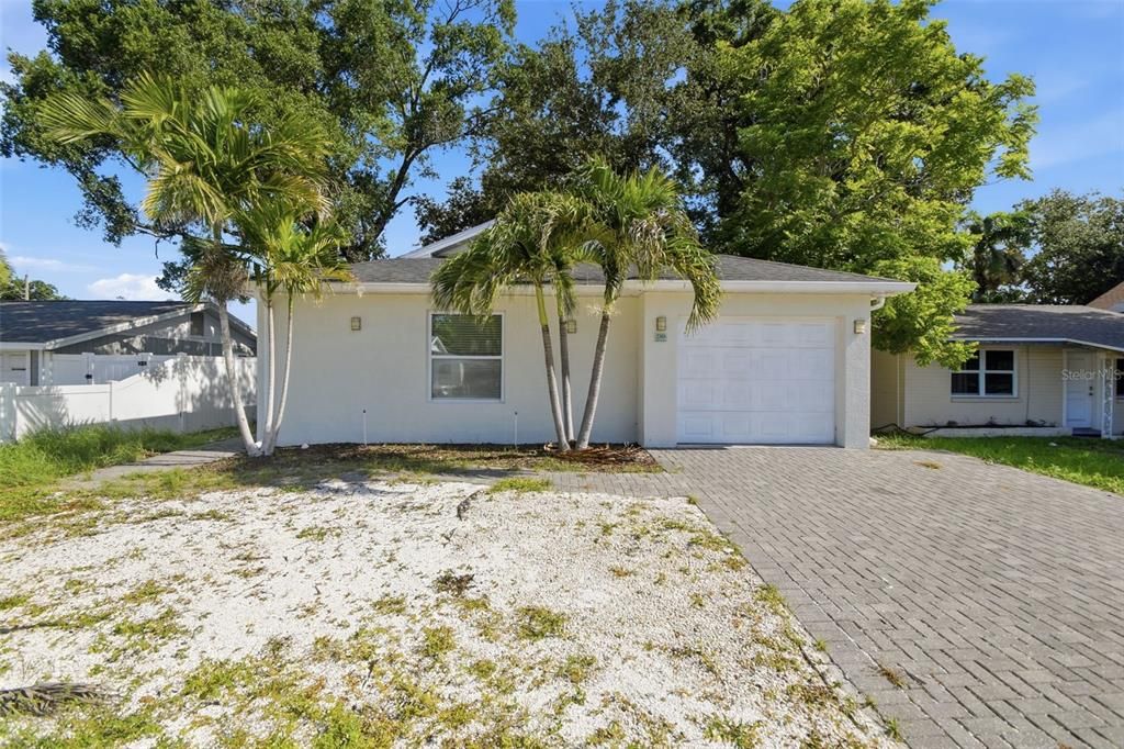 For Sale: $510,000 (4 beds, 2 baths, 1739 Square Feet)