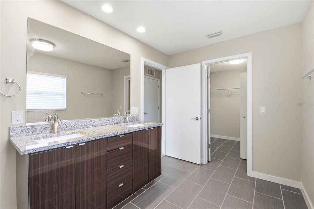 For Sale: $510,000 (4 beds, 2 baths, 1739 Square Feet)
