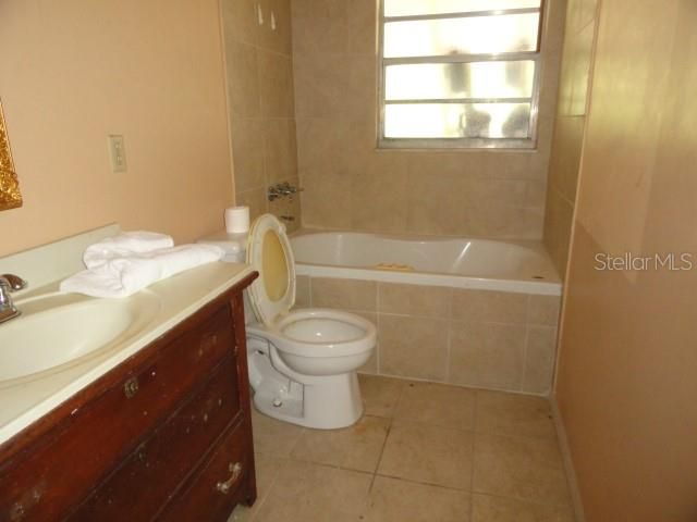 For Sale: $320,000 (3 beds, 2 baths, 1560 Square Feet)