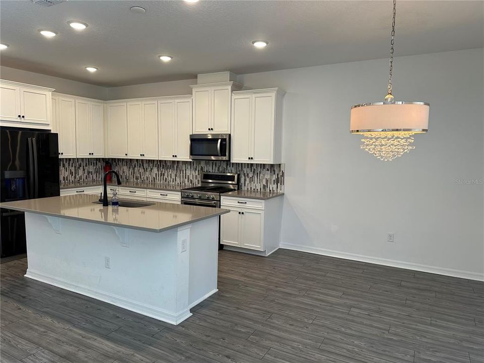 For Rent: $3,100 (3 beds, 2 baths, 1638 Square Feet)