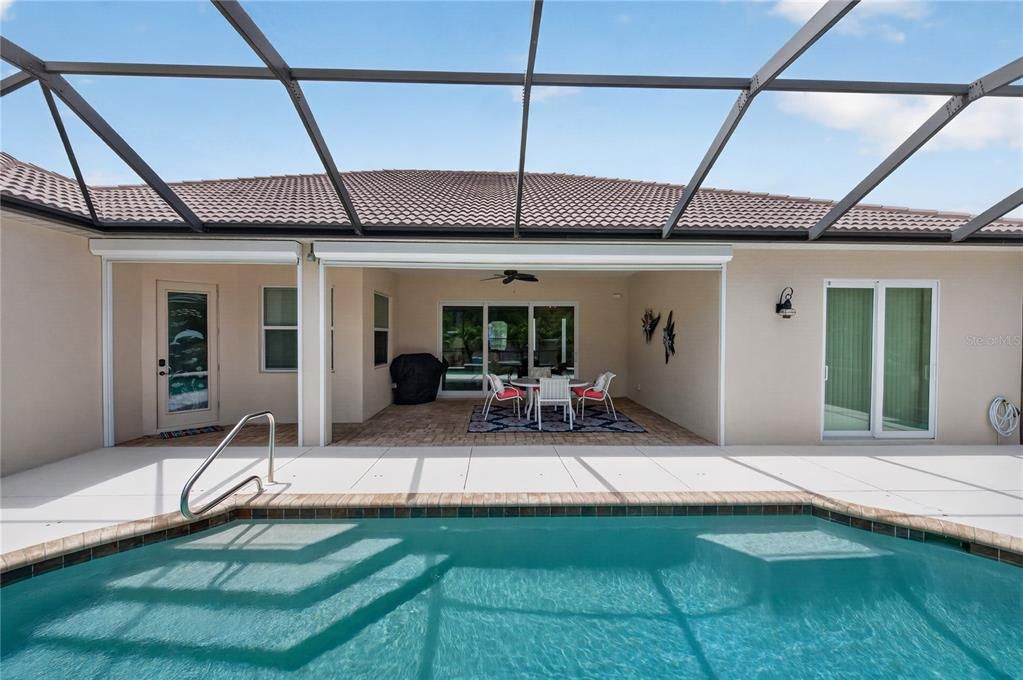 En Venta: $719,000 (3 camas, 3 baños, 2492 Pies cuadrados)