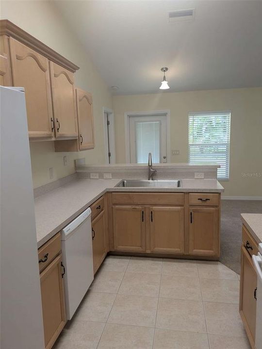 For Sale: $325,000 (3 beds, 2 baths, 1494 Square Feet)