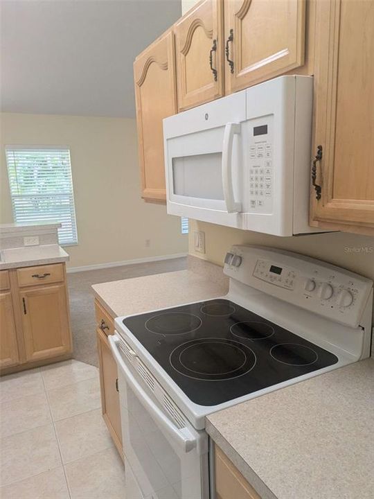 For Sale: $325,000 (3 beds, 2 baths, 1494 Square Feet)