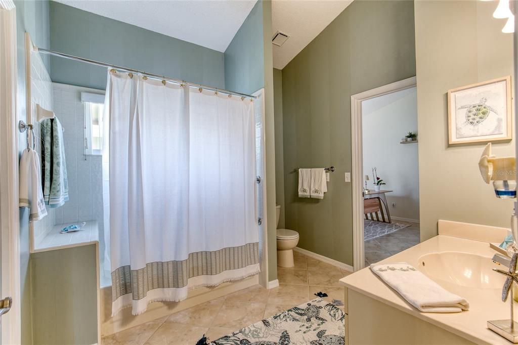 For Sale: $343,900 (2 beds, 2 baths, 1815 Square Feet)